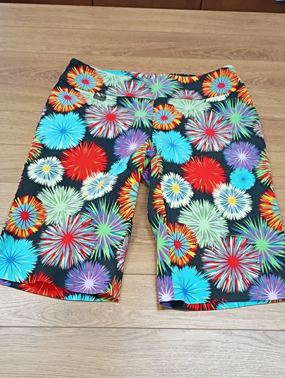 Peck & Peck Women’s Multicolor Fireworks Starburst Bermuda Shorts Black